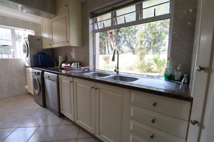 4 Bedroom Property for Sale in Summerstrand Eastern Cape